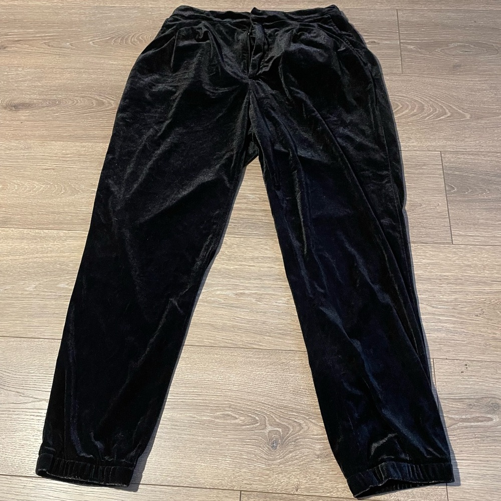 WOMEN’S GAP VELVET PANTS SUPER COMFY!